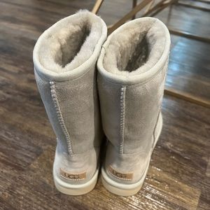 UGG the Classic Short II Suede Water-Repellant Boots